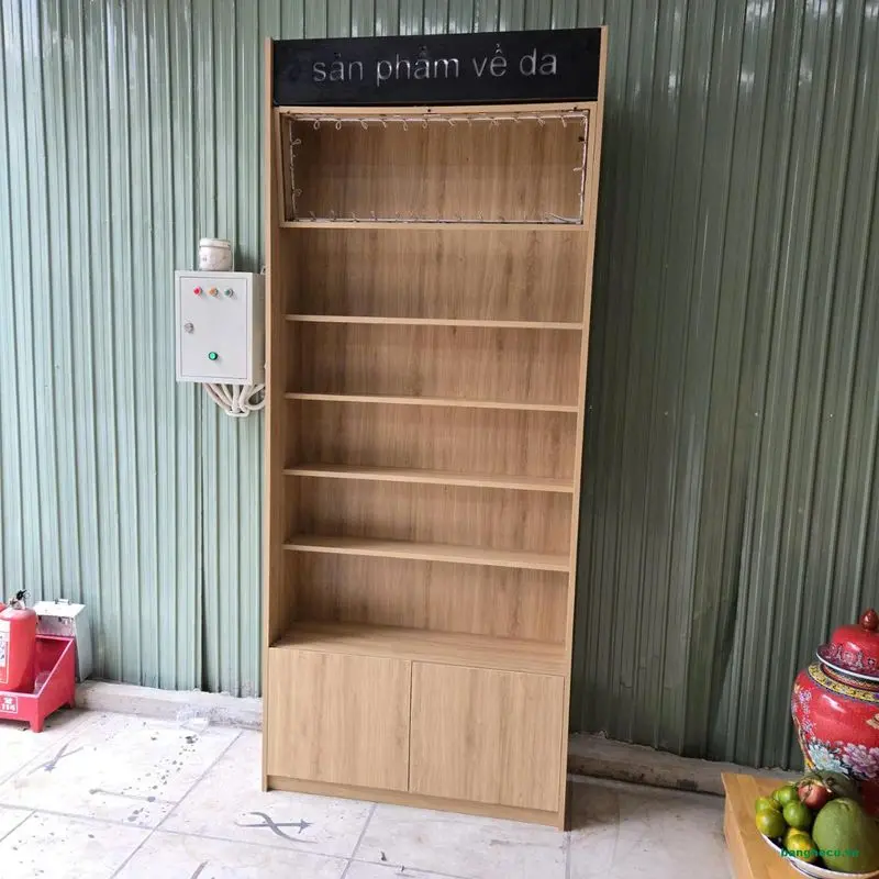 Không gian trưng bày chuyên nghiệp với tủ gỗ công nghiệp