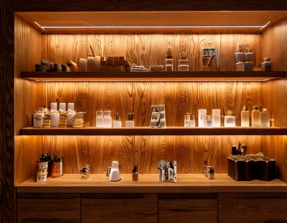 Tủ gỗ trưng bày shop (4)