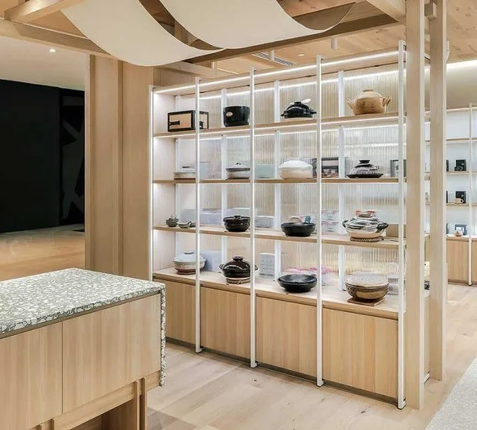 Tủ kính trưng bày cửa hàng (3)