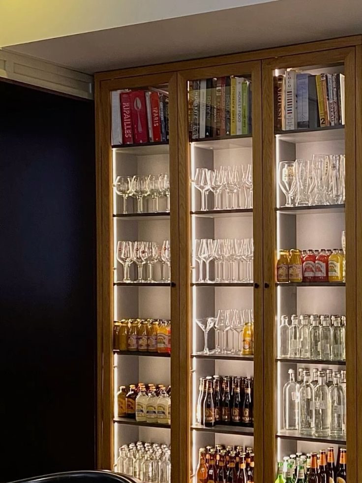 Tủ kính trưng bày cửa hàng (4)