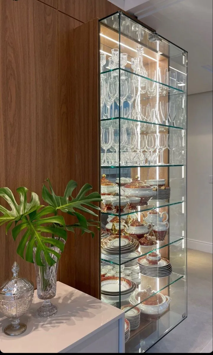 Tủ kính trưng bày sản phẩm (1)