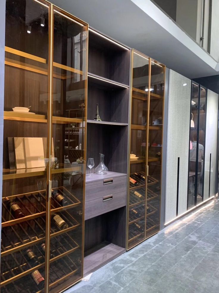 Tủ kính trưng bày sản phẩm (3)