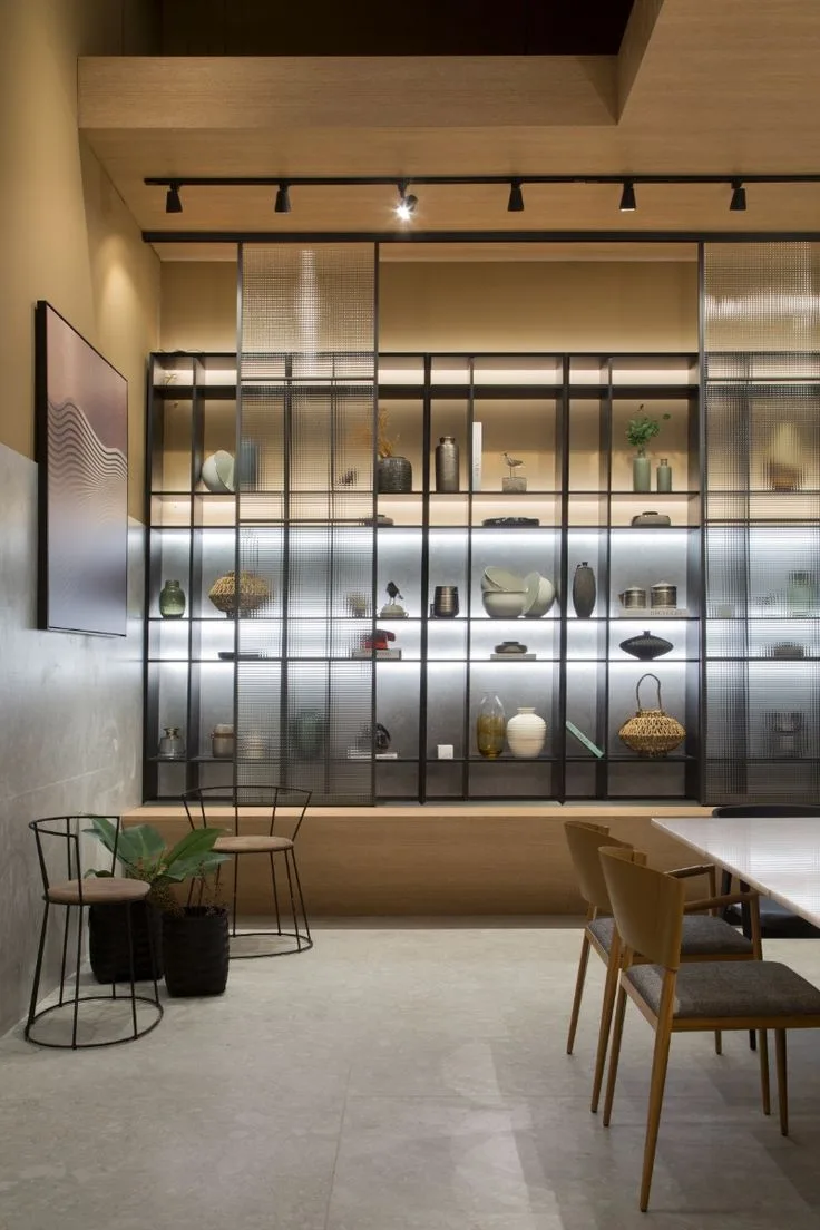 Tủ kính trưng bày shop (1)