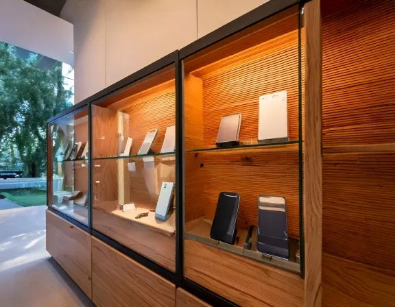 Tủ trưng bày điện thoại (4)