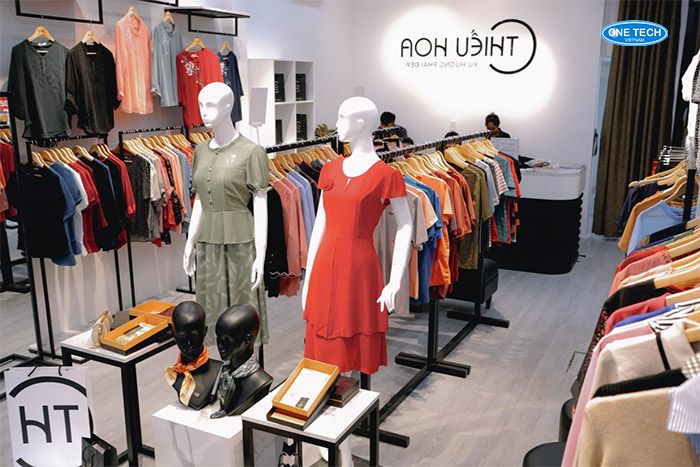 Kệ shop quần áo khung sắt