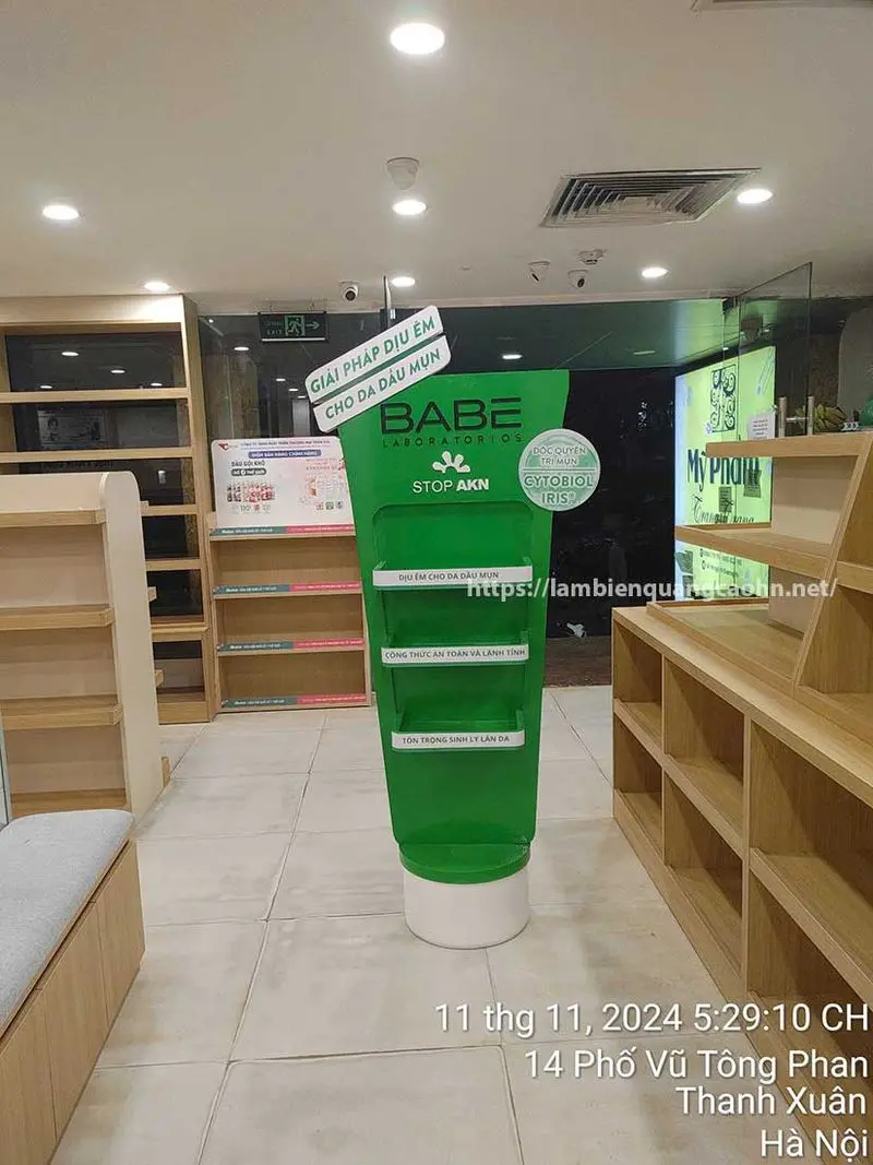 Mẫu kệ trưng bày mỹ phẩm mini