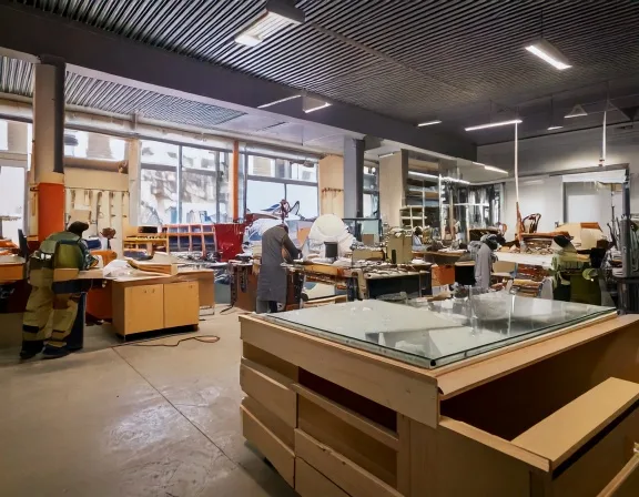 San Xuat Tu Trung Bay 4