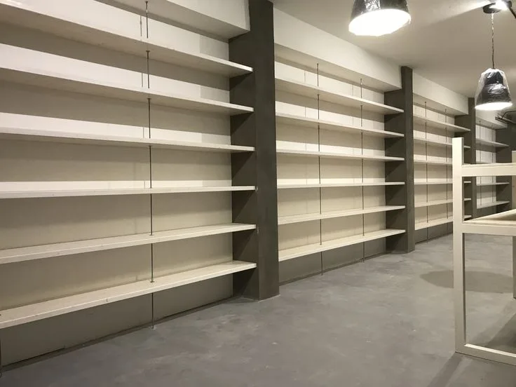 Thi Cong Tu Trung Bay Cua Hang 1