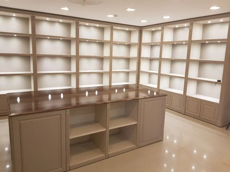 Thi Cong Tu Trung Bay Cua Hang 3