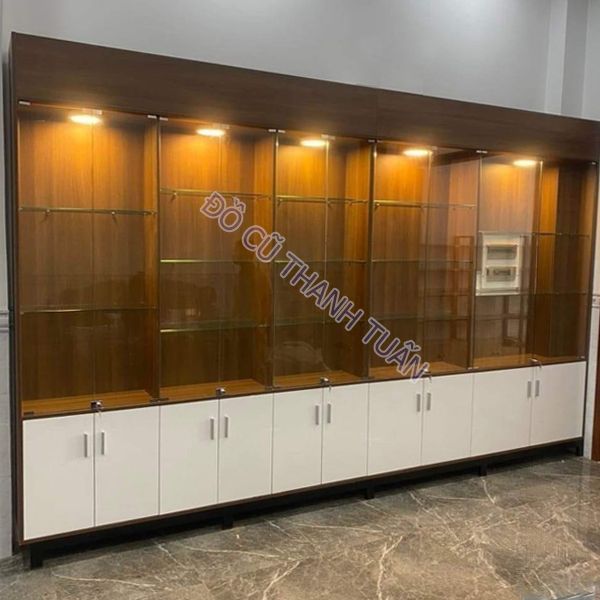 Quầy trưng bày gỗ có đèn LED