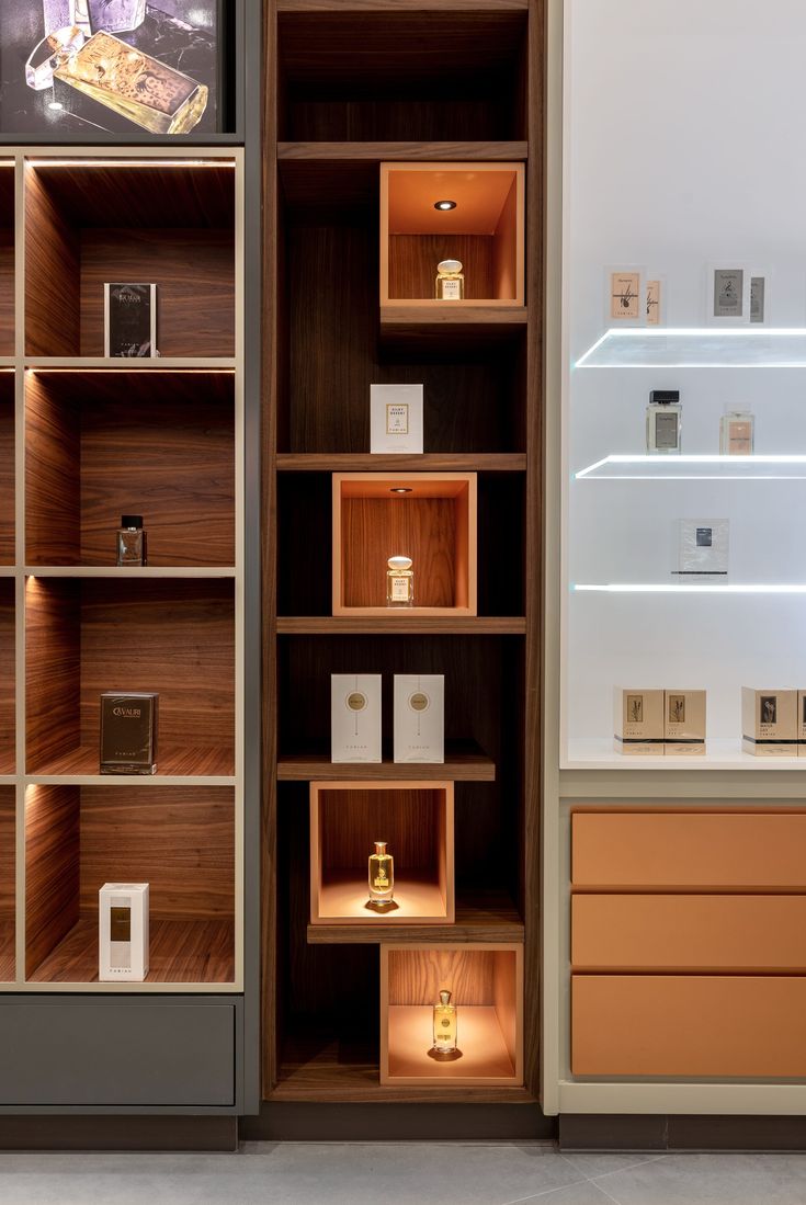 Tủ trưng bày nước hoa 3