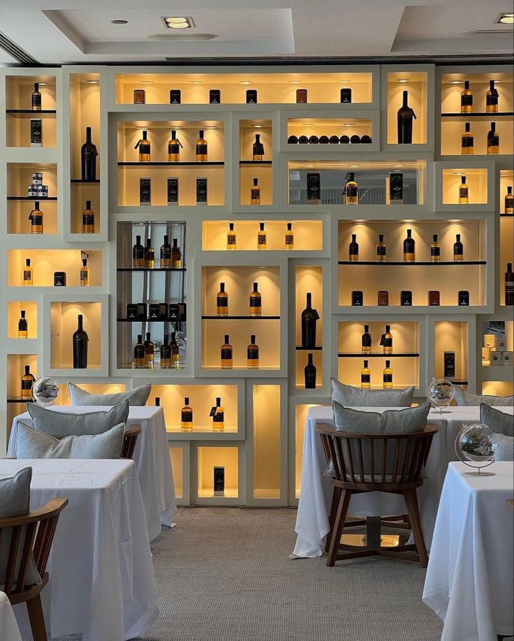 Tu Trung Bay San Pham Cao Cap Cho Showroom 1