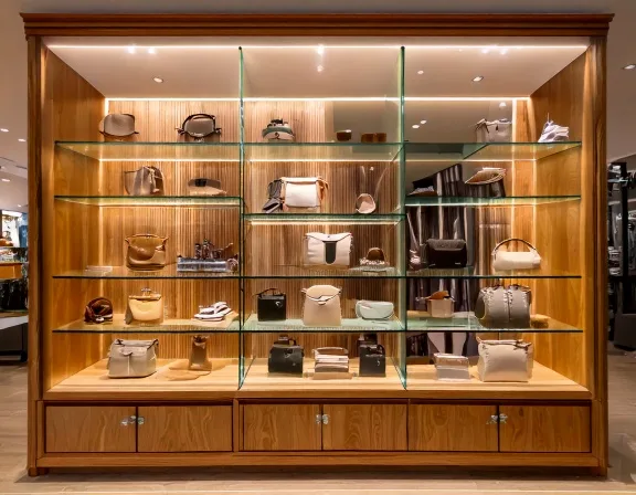 Tu Trung Bay San Pham Dep Cho Cua Hang 1