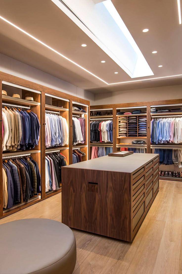 Tu Trung Bay Shop Quan Ao 3